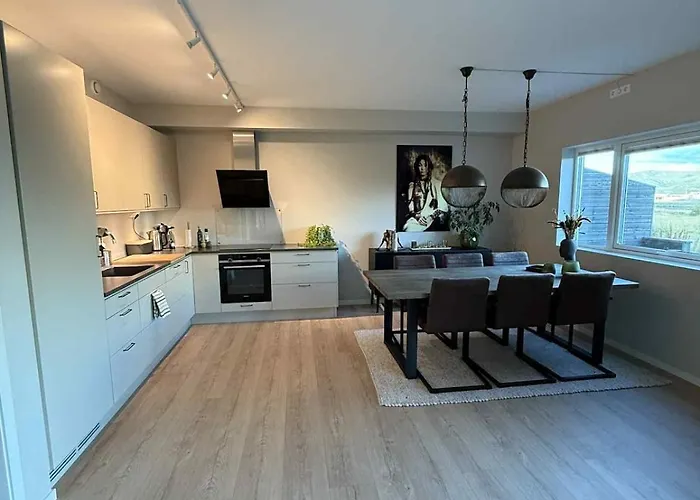 72 M2, 2 Bedrooms,kitchen Bathroom,wi-fi And Tv Lägenhet *