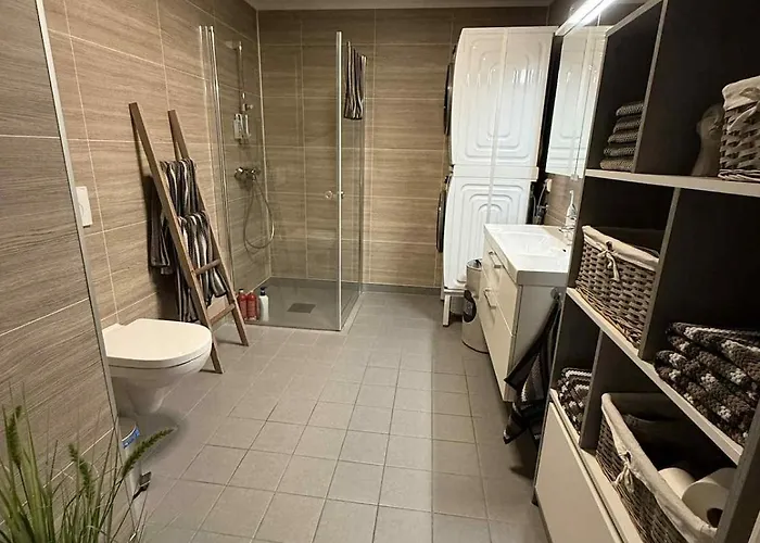 72 M2, 2 Bedrooms,kitchen Bathroom,wi-fi And Tv Lägenhet *